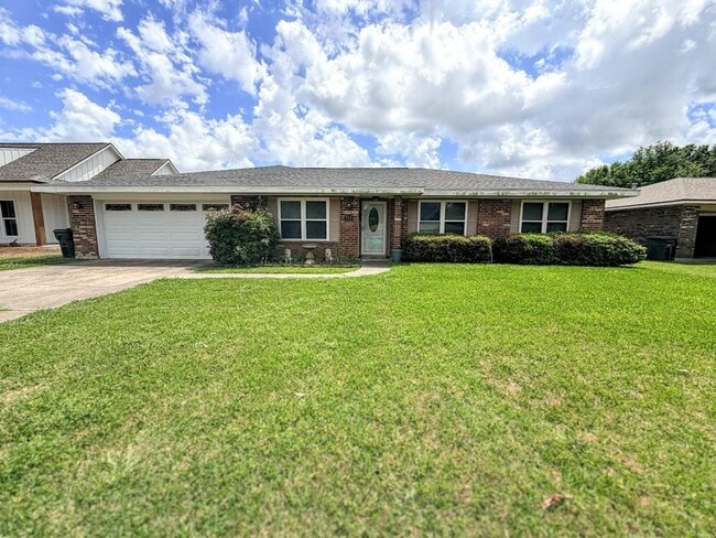 Building Photo - Spacious 3-Bedroom House in Lake Charles - Huge Backyard & Storage Shed