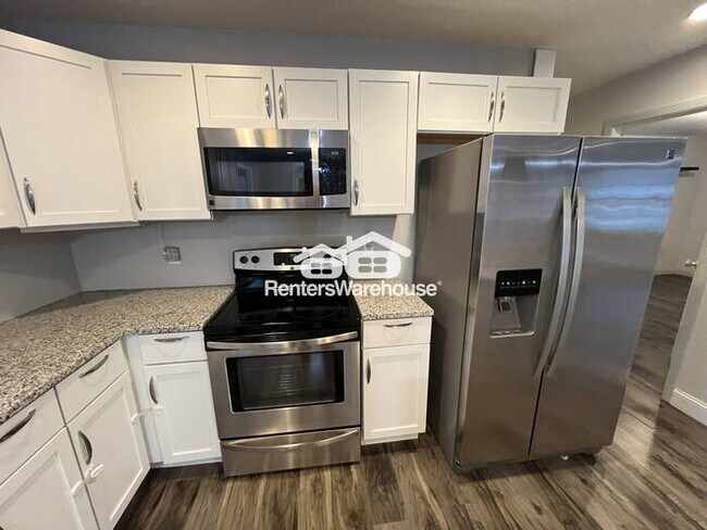 Photo - Available May 1 - Gorgeous 4 bedroom, 3 bath home in New Prague!