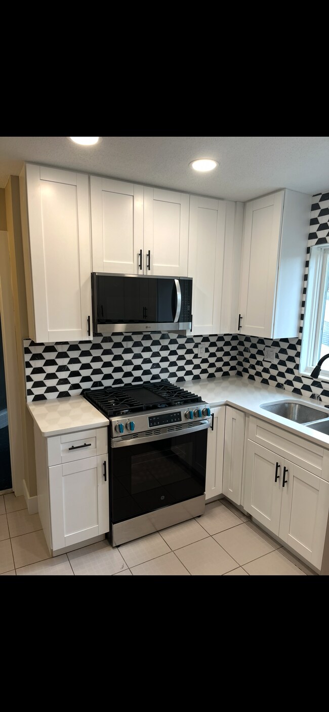 Photo - 573 Maple Sq