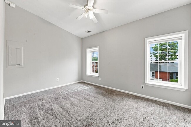 506 W 9th St