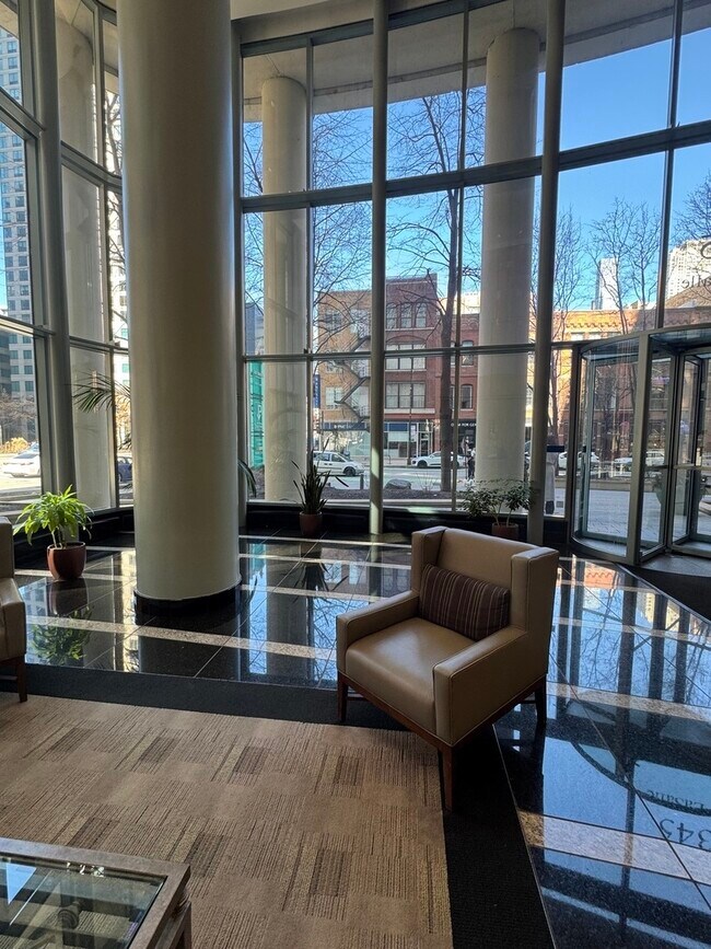 Building Photo - 345 N La Salle Dr Unit 801