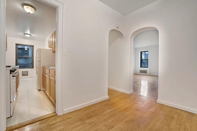 Photo - 76-66 Austin St