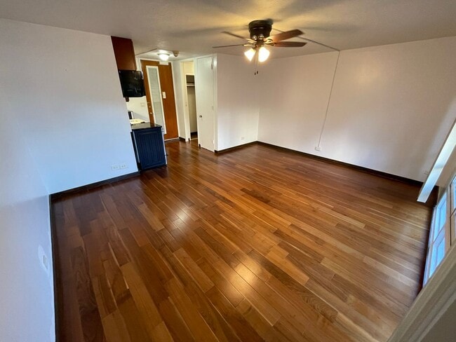Photo - Queen Emma Gardens! Prince Tower! 1st floor Studio unit available now!