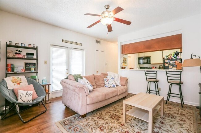 Photo - 912 W 22nd St Unit 202
