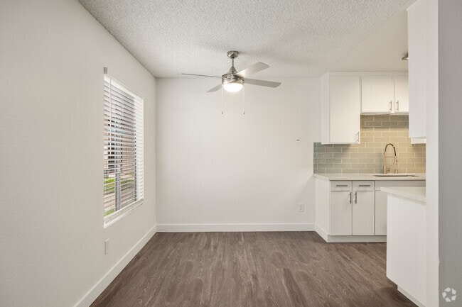 2BR, 2BA - 975SF - Palms
