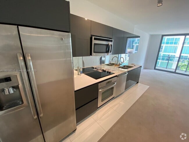 Building Photo - 31 SE 6th St Unit 706 Rental