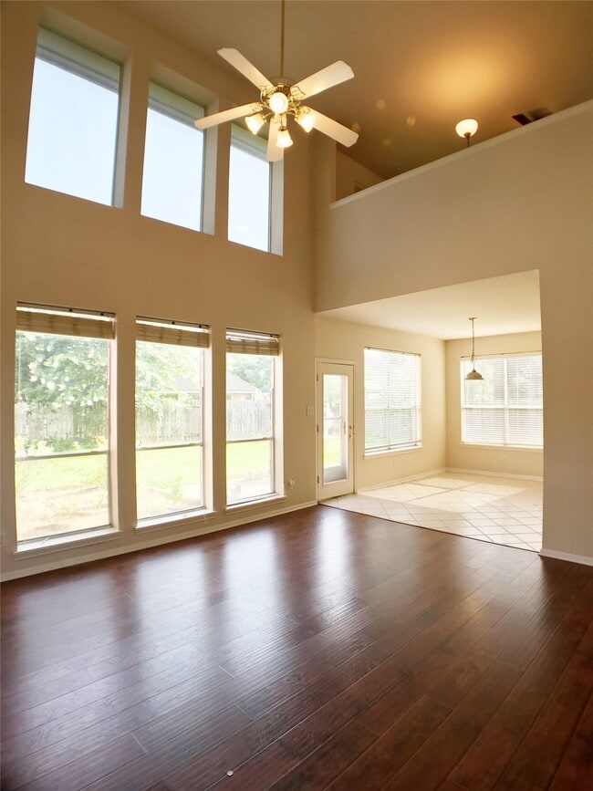 Photo - 6323 Sunset Cove Ln