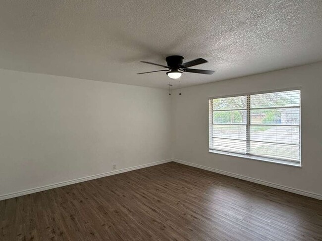 Photo - 206 Covina Ave