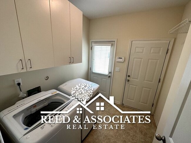 Photo - 3 Bedroom in Mud Island!