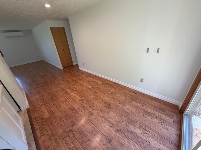 Photo - 2780 Oxford St
