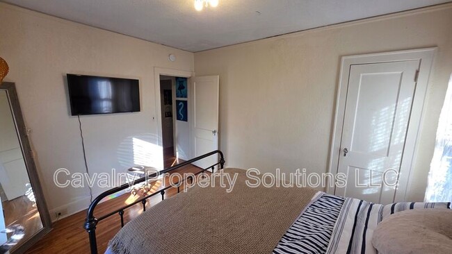 Photo - 602 N 10th Ave E