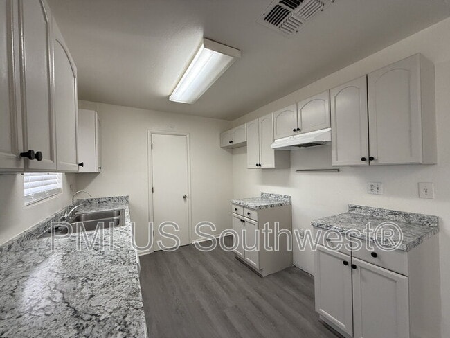 Photo - 664 Honeysuckle Rd