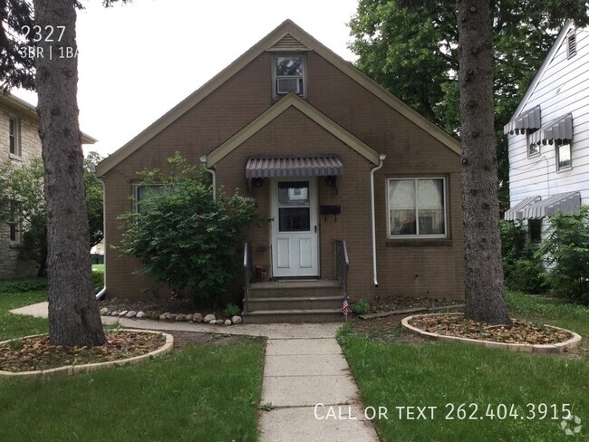 Building Photo - Three Bedroom 1 Bath Single Family Home