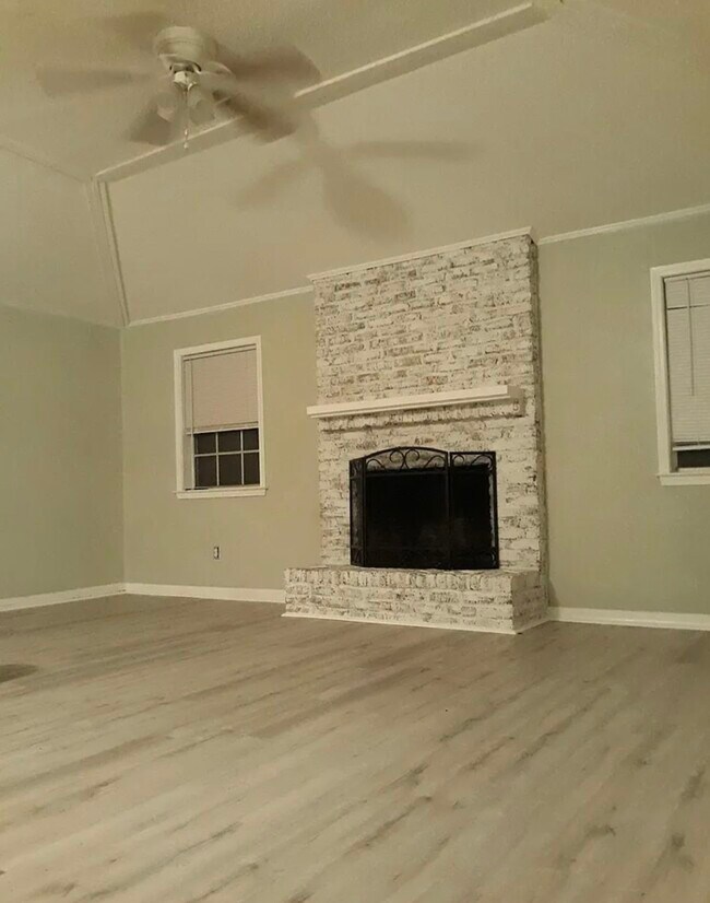 Photo - 115 Sandlewood Cir N