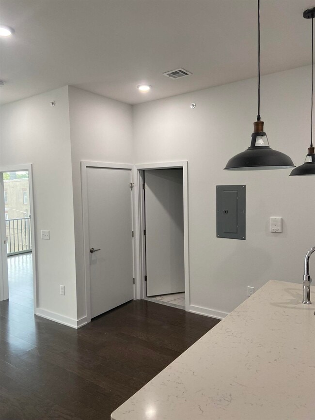 Photo - 275 Broadway Unidad 302