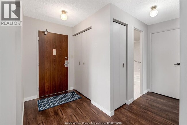 Photo - 3936 Wyandotte St E Unité 211