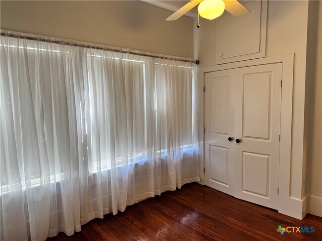 Photo - 713 Burleson St