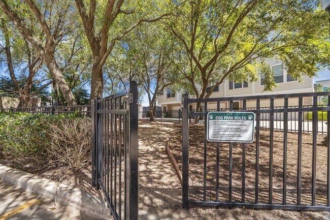 Photo - 3001 Murworth Dr Unidad 1304