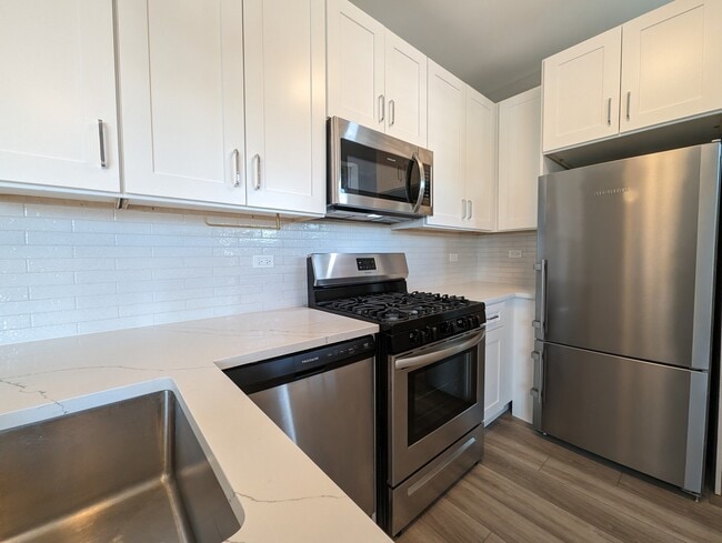 Building Photo - 3939 N Janssen Ave Unit 2