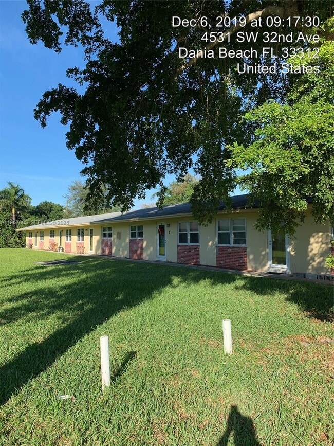 Building Photo - 4531 SW 32nd Ave Unit 2