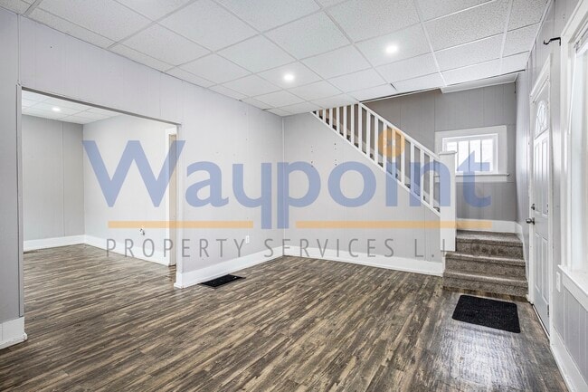 Building Photo - 912 Zeeland Ct NE