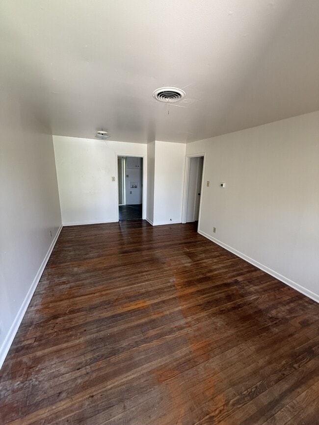 Photo - 109 W Vardeman Ave