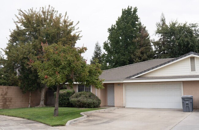 Building Photo - 3135 Whittier Ave Unit 101