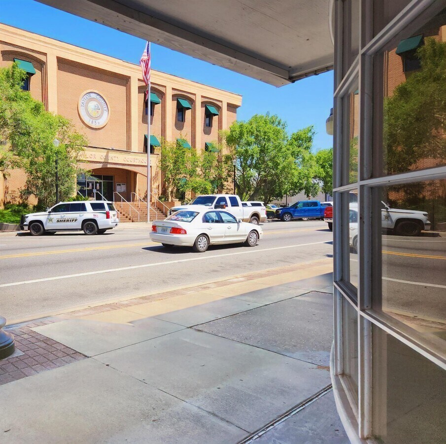 Photo - 129 N Jefferson St