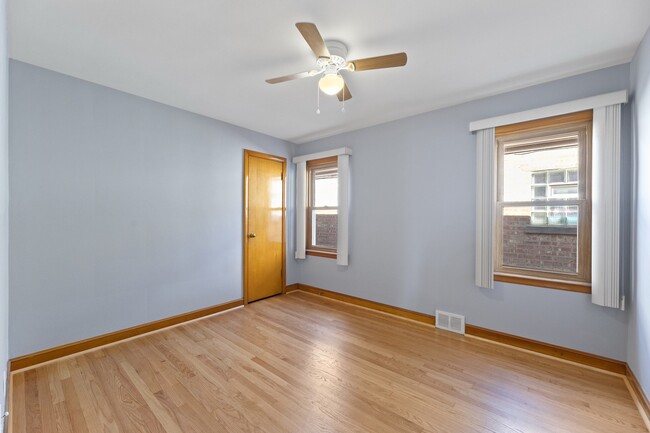 Photo - 5534 S Natoma Ave