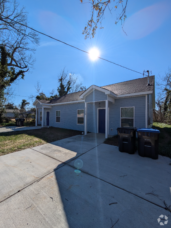 Building Photo - 430 Fairhope St Unit B Rental