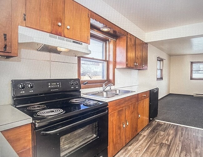 Photo - 233 E King St
