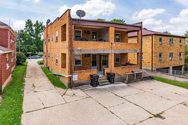Photo - 1672 Llanfair Ave Unit 3