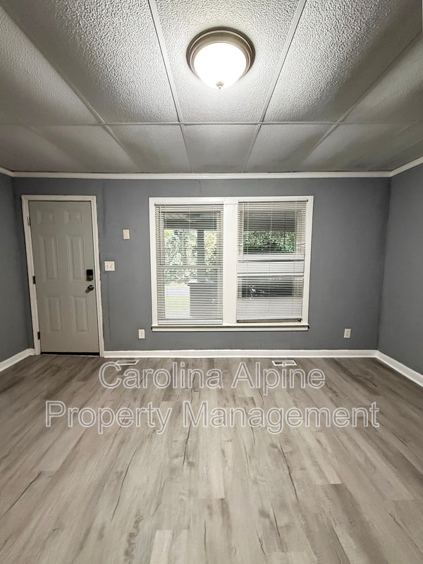 Photo - 109 Pine Ave