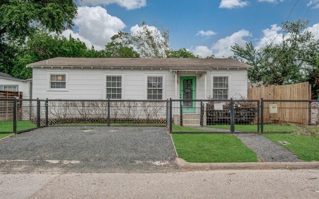 Photo - 4706 Fisk St