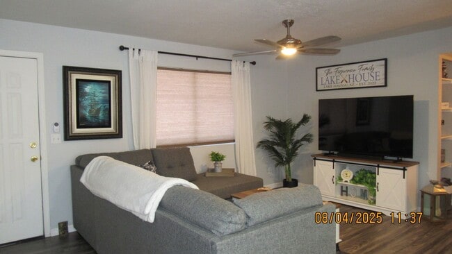 Photo - 2 Bedroom 2 bathroom Boat Deep Furnished Home