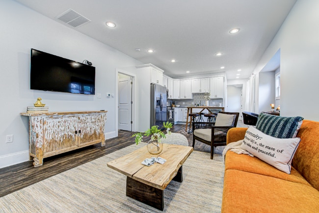 Photo - 931 Lasalle St