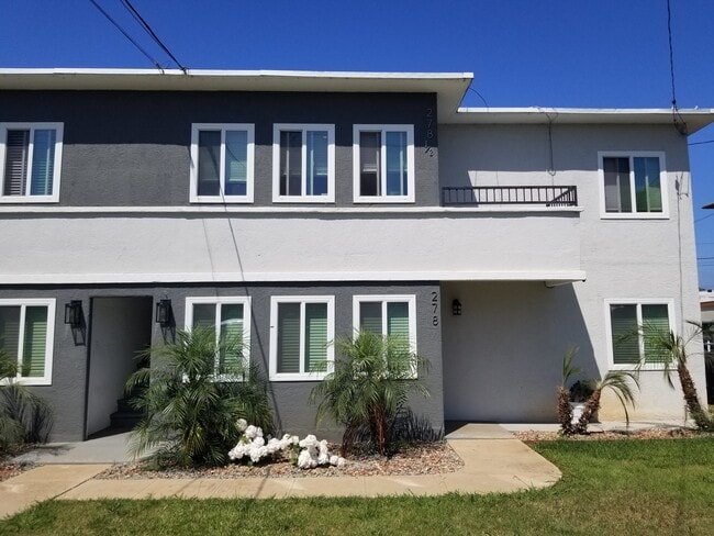 Front Yard Closeup View - 278 Ash Ave Unit 278
