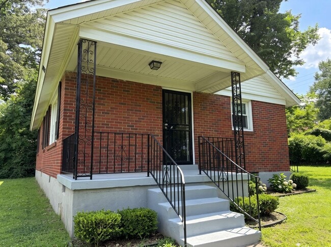 Photo - 3293 Ashland St