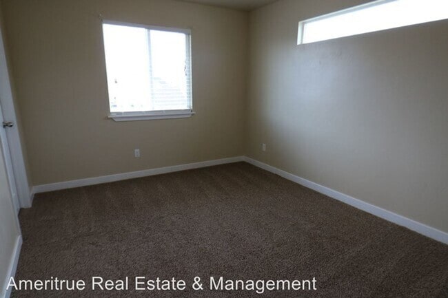 Photo - Large 5 Bed 3.5 Bath Home in Lehi Utah!