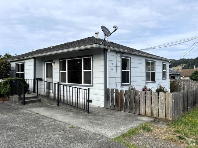 Building Photo - (OTM) 180-186 Birch [PRM: Brittany] (2) (D... Unit 180 Birch [PRM: Brittany] Rental