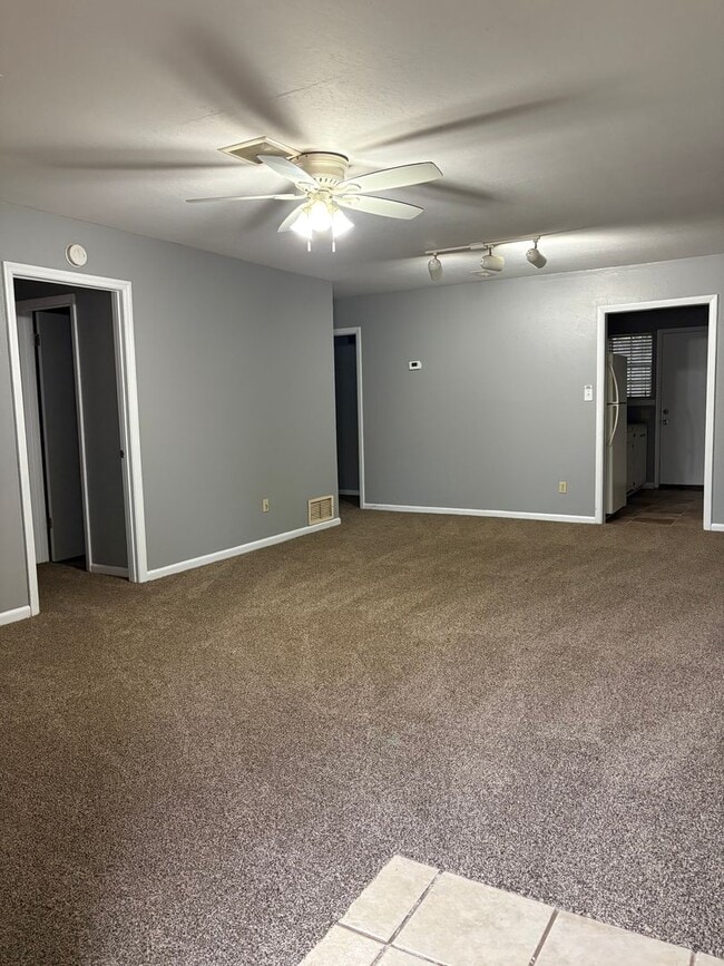 Photo - 3bed/1.5 Bath Duplex Astoria Park Unit 2446 Atlas Rd