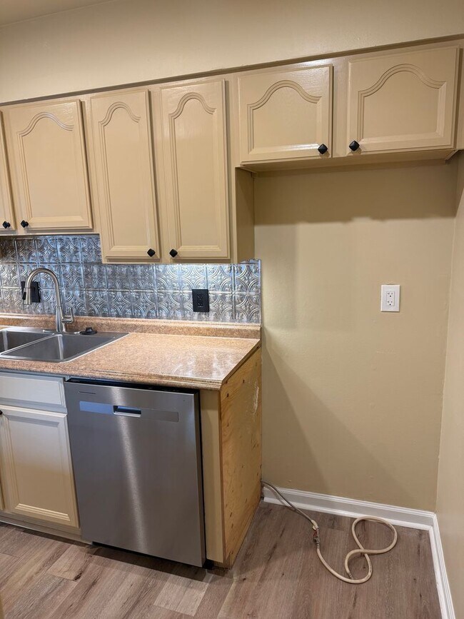 Photo - BEAUTIFULLY REMODELED 2 BEDROOM IN CARMICHAEL