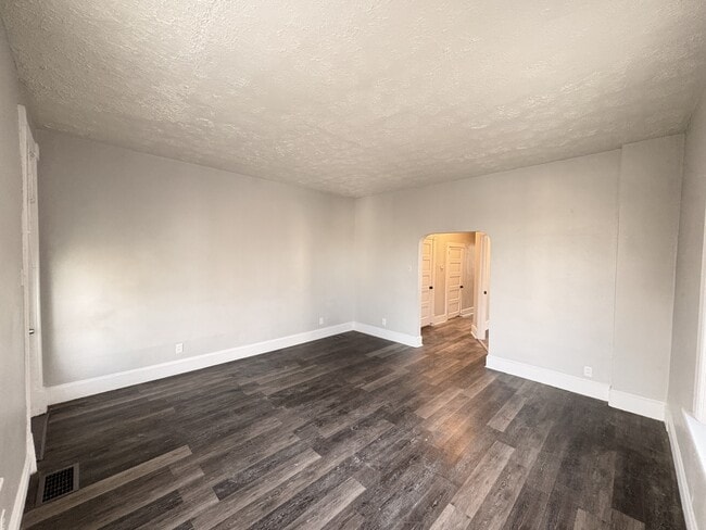 Photo - 109 S 13th St