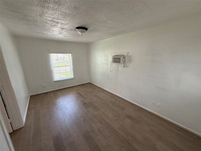 Photo - 119 Louis Davis Dr