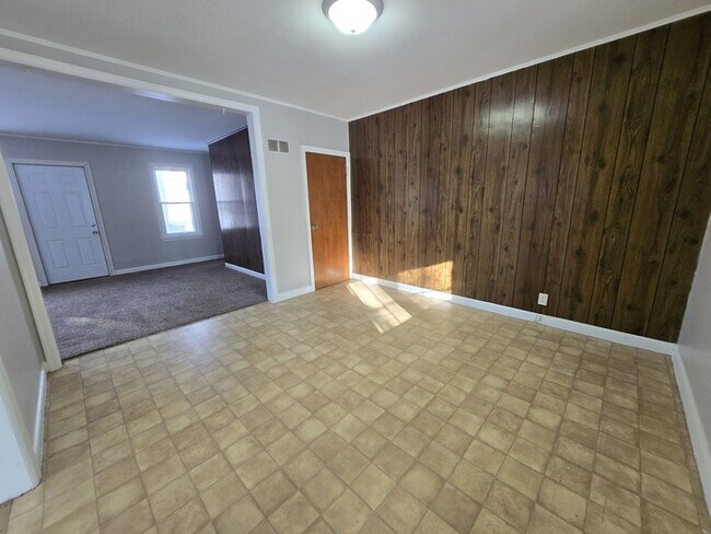 Photo - 209 Maple St