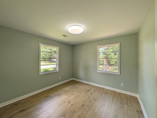 Photo - 112 Alexander Ave