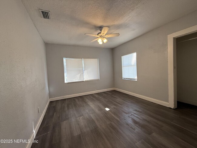 Photo - 2091 Yulee St