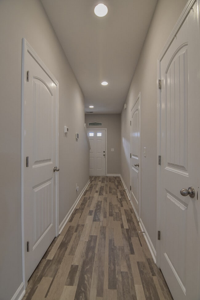 Photo - 162 Buchanan Cir