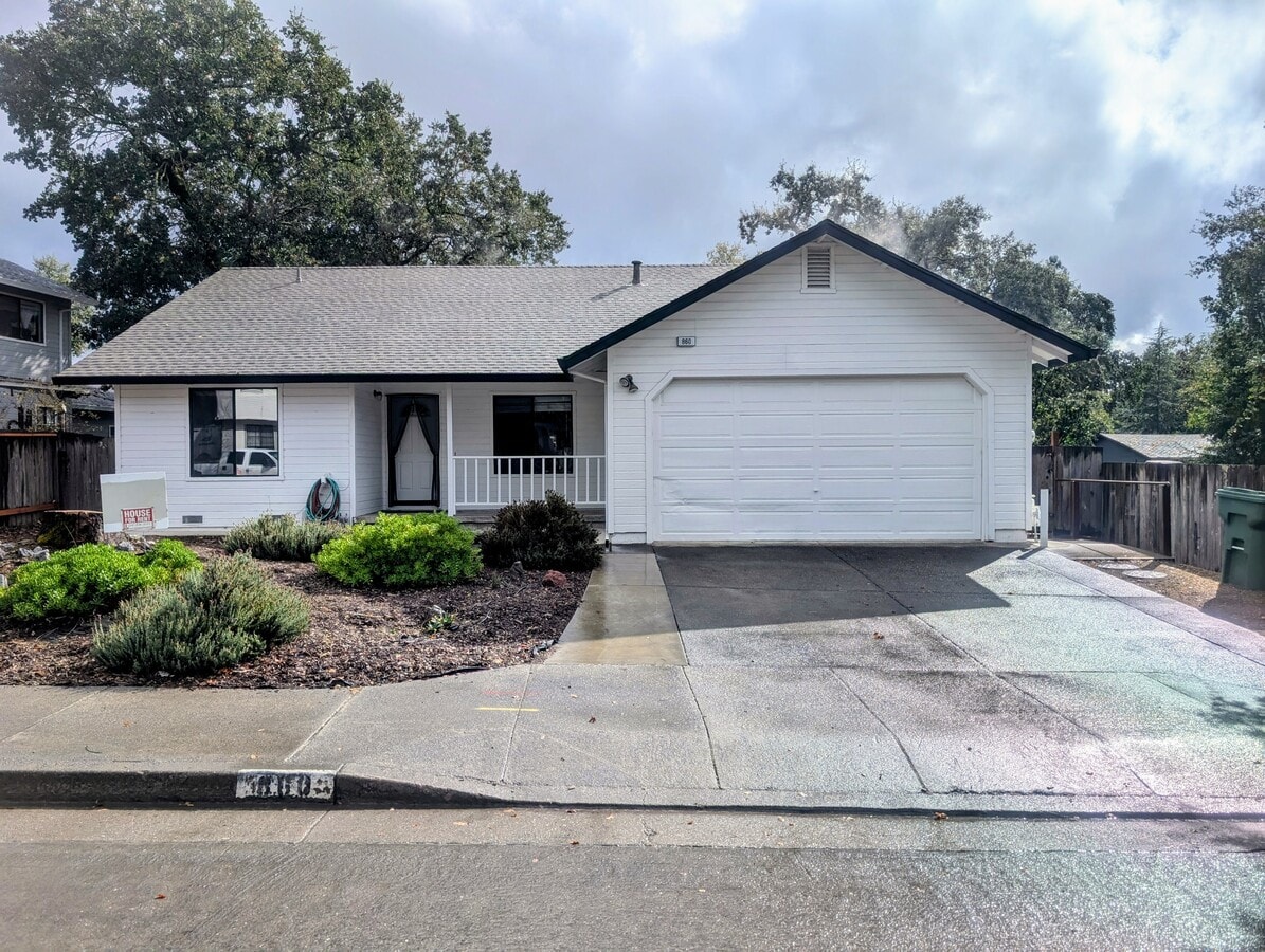 Photo - 860 Buckingham Dr