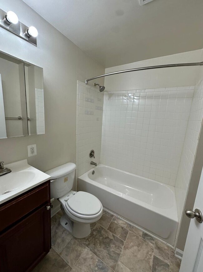 Photo - 1810 N Calvert St Unidad 2